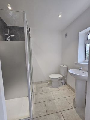 Bathroom (Annexe) - click for photo gallery